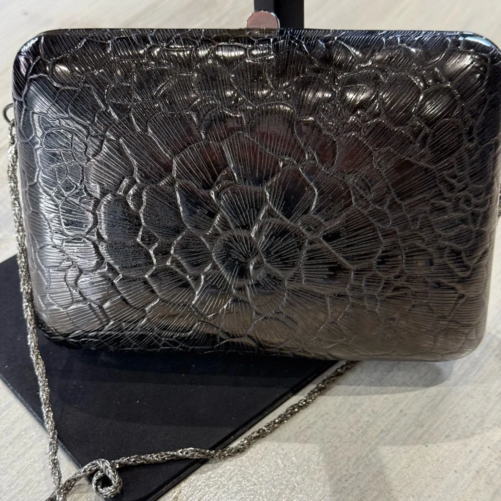 La Regale Metallic Embossed Floral Clutch - Silver